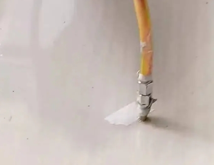 林甸瓷砖空鼓维修公司专业解答在瓷砖铺贴过程中，如果使用的砂料过粗（如全部使用了粗砂），可能会导致以下问题