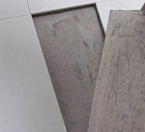 林甸瓷砖空鼓维修公司分享瓷砖铺贴时如果打浆（即涂抹在瓷砖背面和基层上的砂浆或瓷砖胶）过少，会带来以下问题